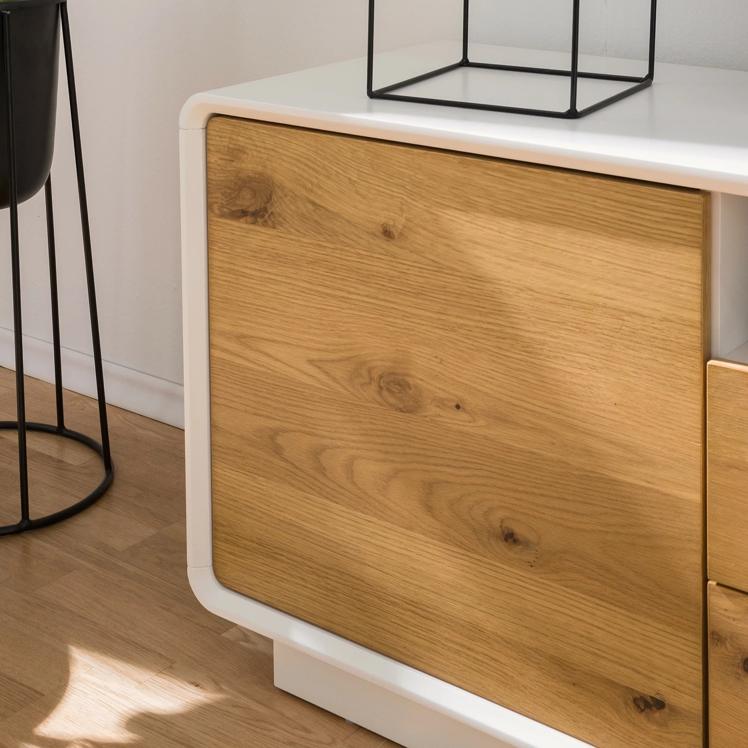 Mørteens TV-Lowboard Boge II - Asteiche / Matt Weiß 12 Mørteens TV-Lowboard Boge II - Asteiche / Matt Weiß – Bild 10