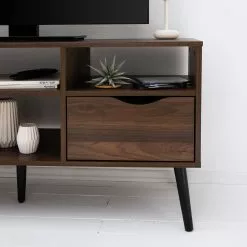 Mørteens TV-Lowboard Gjora I - Gummibaum teilmassiv - Walnuss -Kommoden Verkäufe 2023 1000123441 190321 17262400009 GALLERYIMAGES P000000001000123441