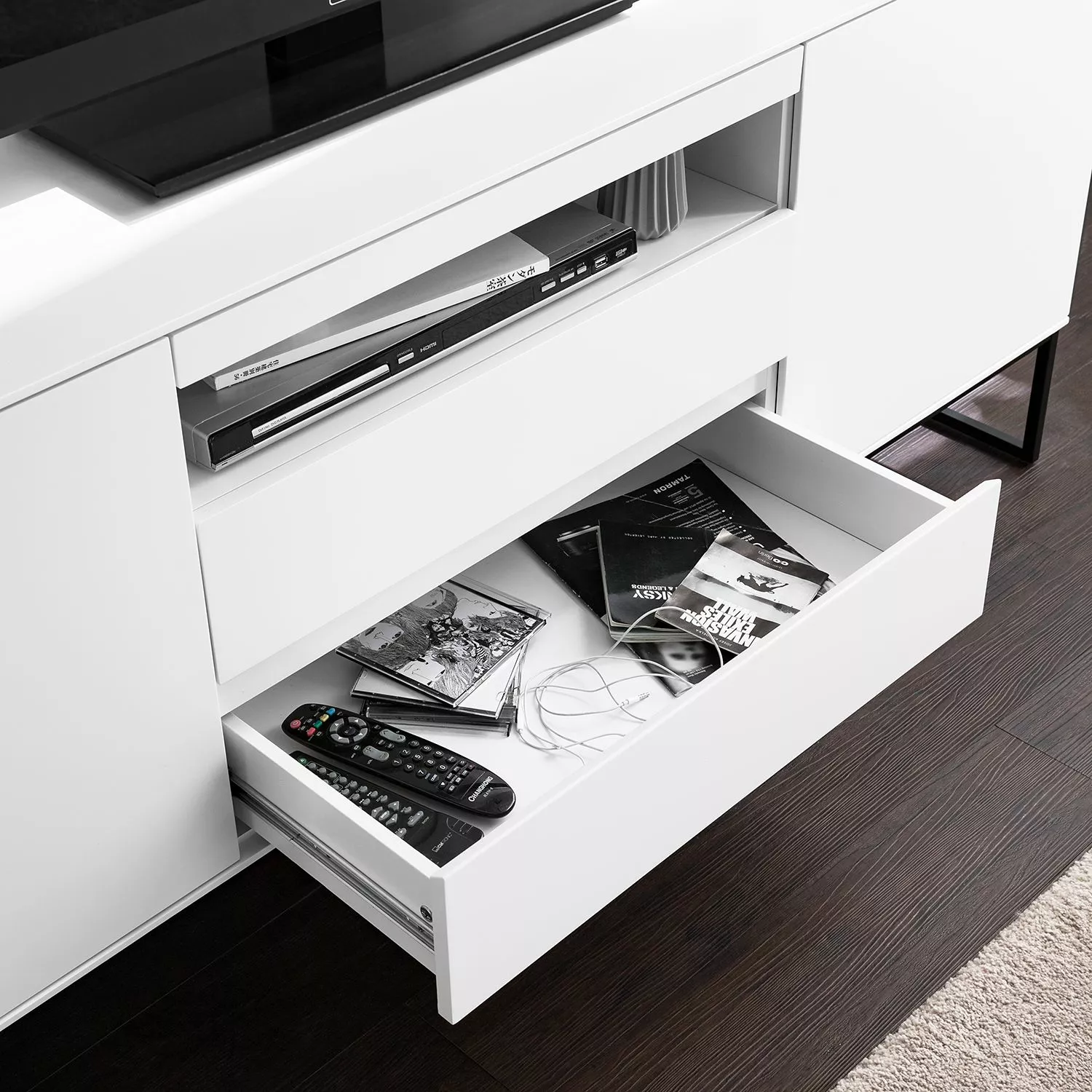 Fredriks TV-Lowboard Zaddy I - Weiß / Schwarz 9 Fredriks TV-Lowboard Zaddy I - Weiß / Schwarz – Bild 7