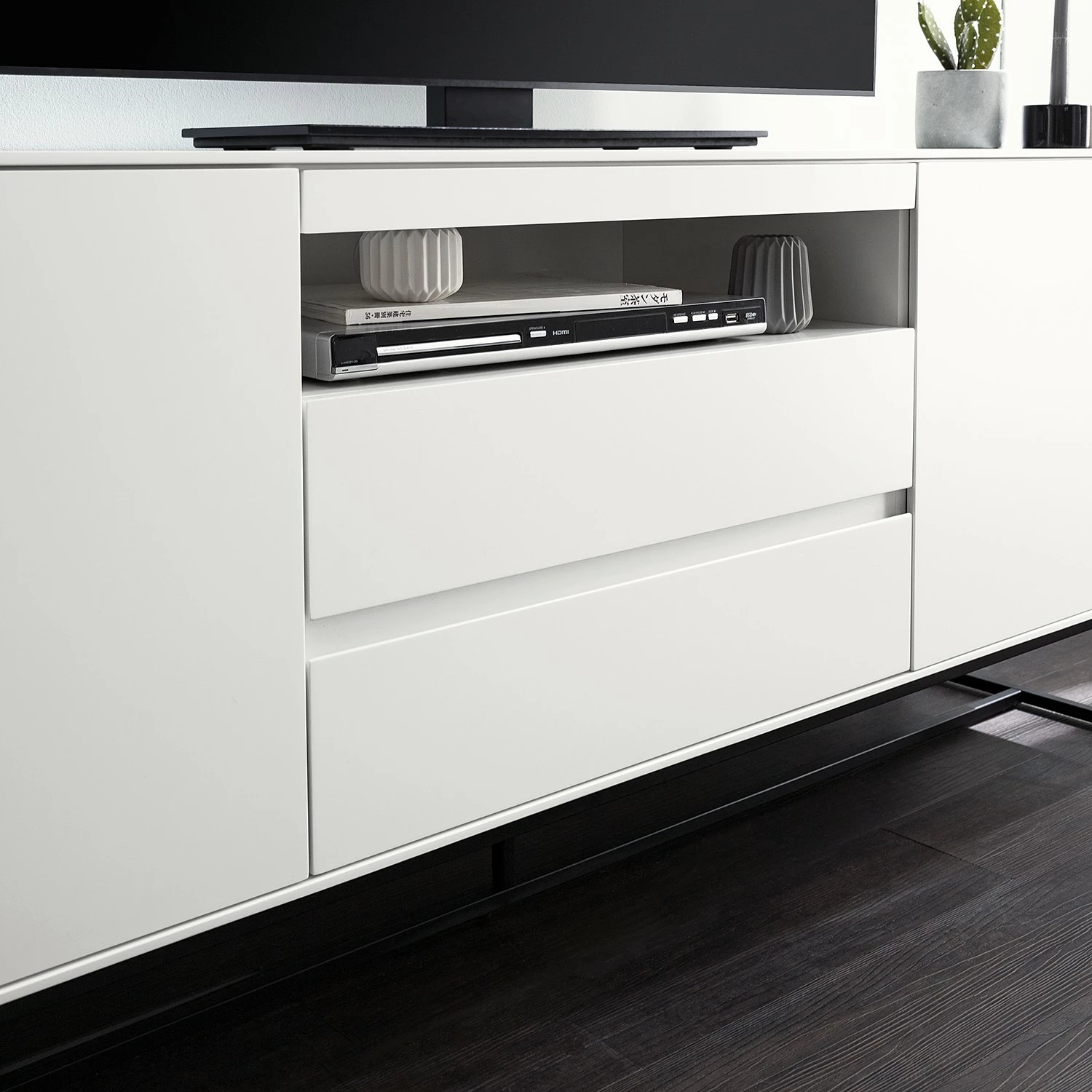 Fredriks TV-Lowboard Zaddy I - Weiß / Schwarz 24 Fredriks TV-Lowboard Zaddy I - Weiß / Schwarz – Bild 22