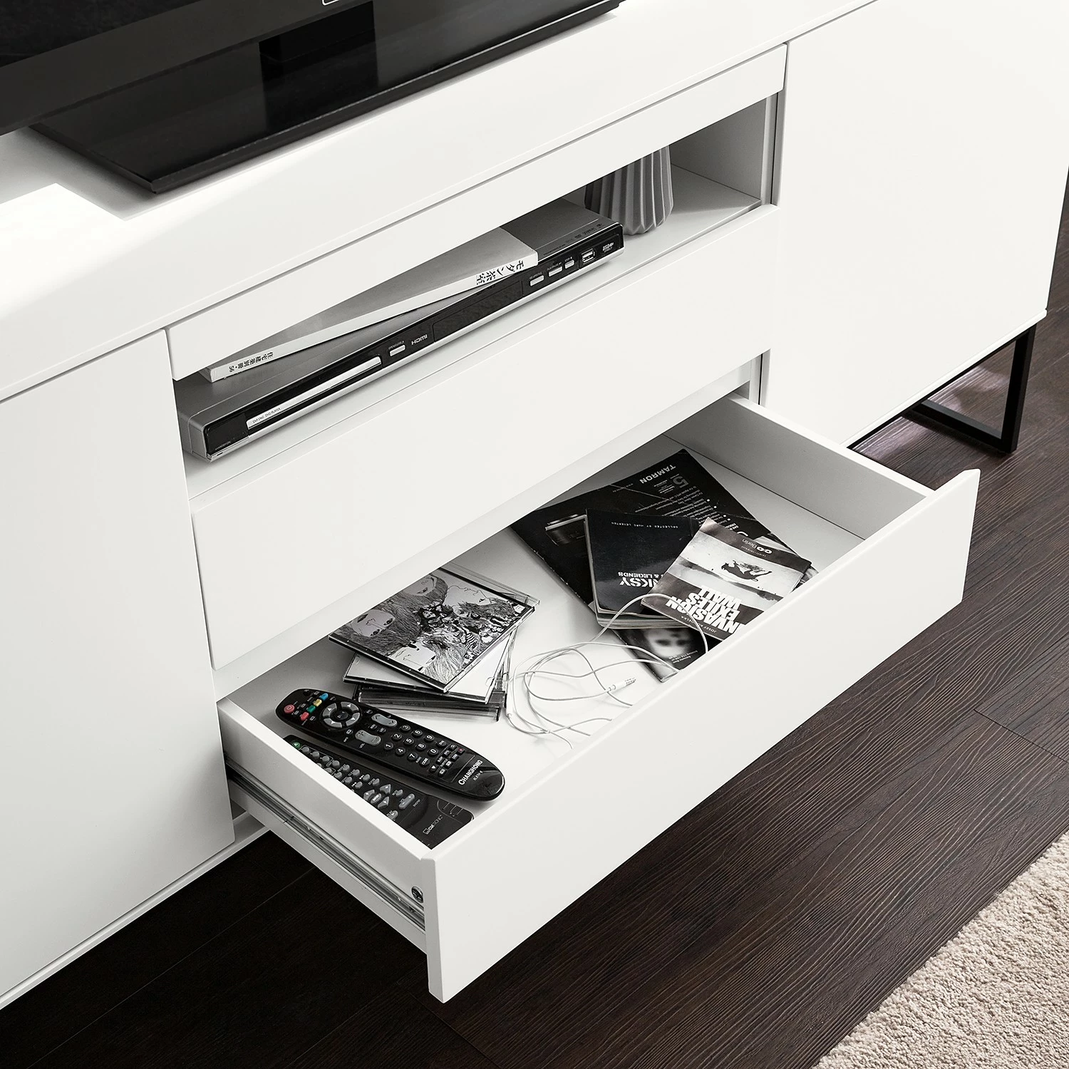 Fredriks TV-Lowboard Zaddy I - Weiß / Schwarz 26 Fredriks TV-Lowboard Zaddy I - Weiß / Schwarz – Bild 24