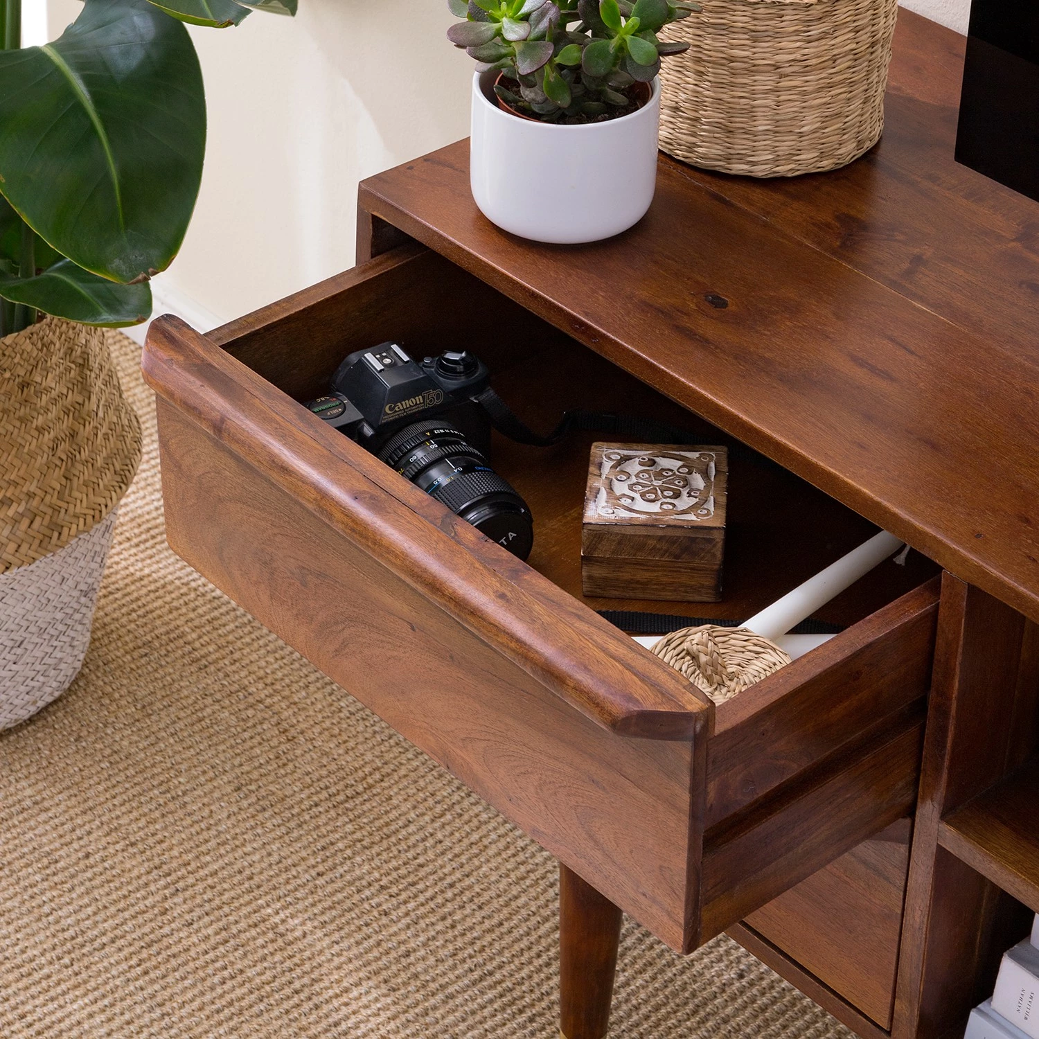 Ars manufacti TV-Lowboard Baxley - Akazie massiv / Metall - Akazie / Gold 12 Ars manufacti TV-Lowboard Baxley - Akazie massiv / Metall - Akazie / Gold – Bild 10