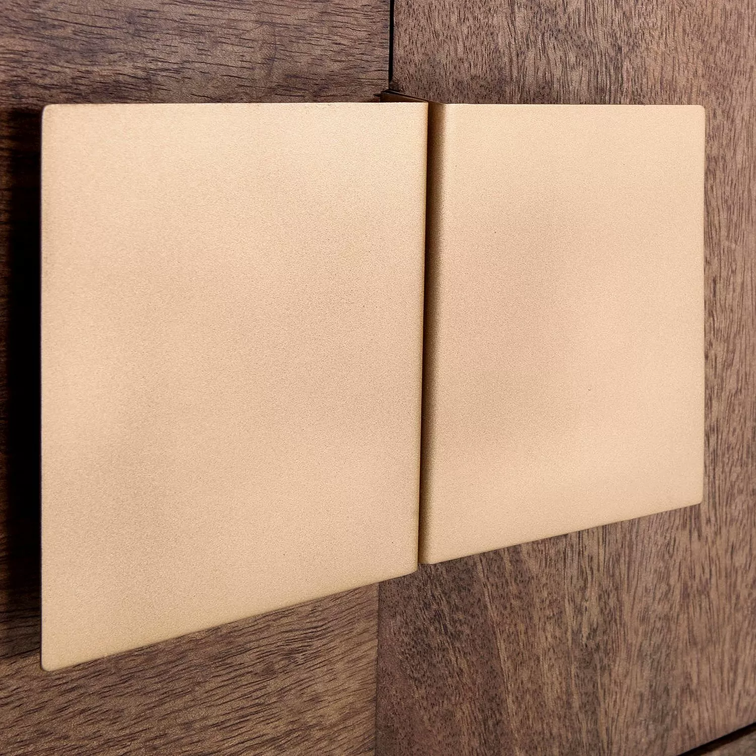 Jack & Alice TV-Lowboard Lyss I - Akazie massiv / Metall - Akazie Braun / Messing 6 Jack & Alice TV-Lowboard Lyss I - Akazie massiv / Metall - Akazie Braun / Messing – Bild 4