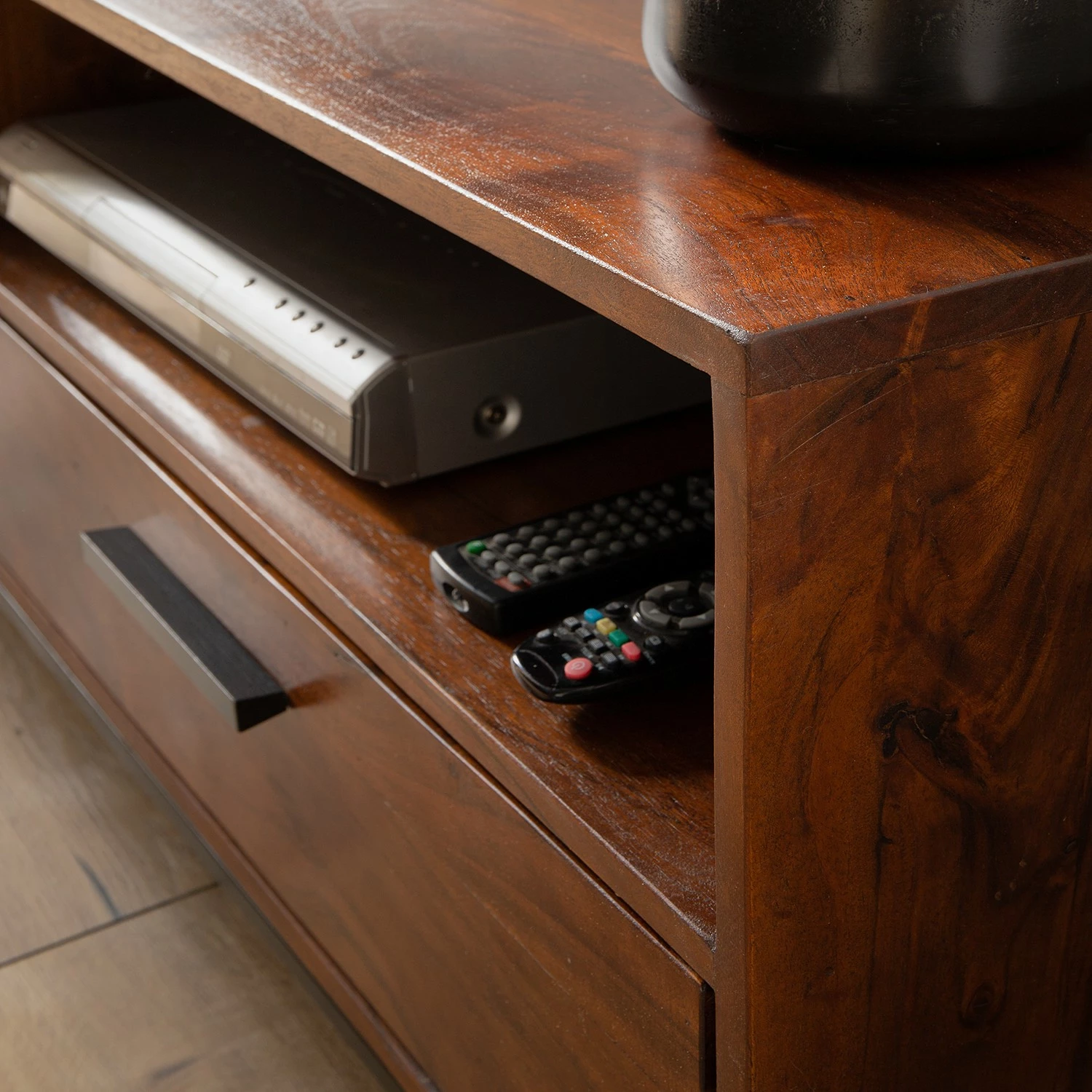 Ars manufacti TV-Lowboard Woodson V - Akazie massiv - Akazie Braun 11 Ars manufacti TV-Lowboard Woodson V - Akazie massiv - Akazie Braun – Bild 9