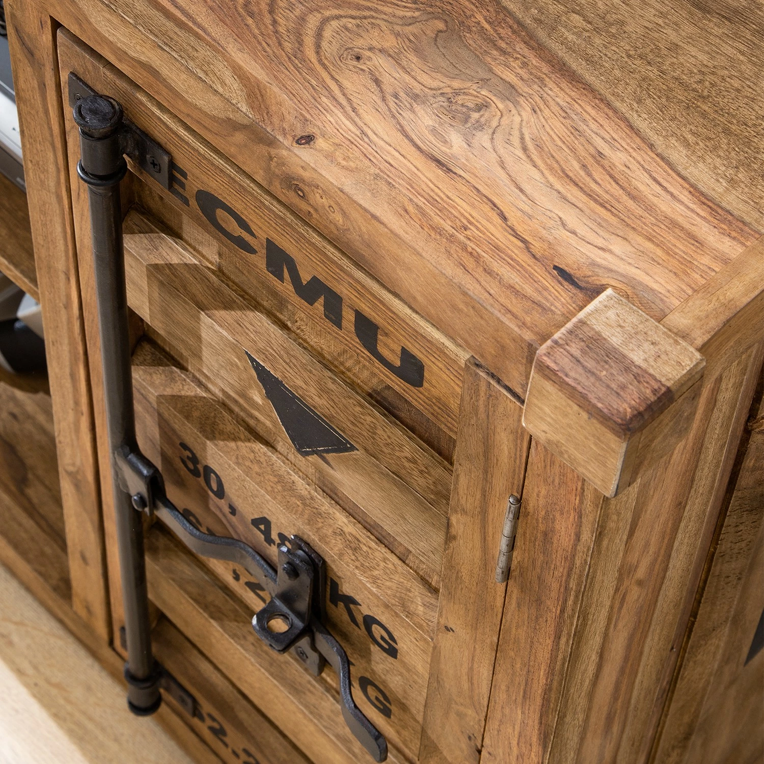 Wolf-Möbel TV-Lowboard Container - Sheesham massiv 23 Wolf-Möbel TV-Lowboard Container - Sheesham massiv – Bild 21