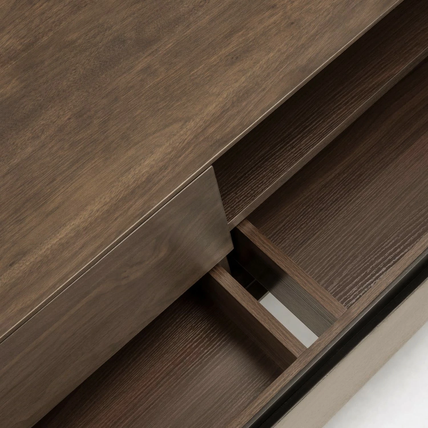 Red Living TV-Lowboard Kluuvi - Echtholzfurnier - Walnuss / Schwarz 9 Red Living TV-Lowboard Kluuvi - Echtholzfurnier - Walnuss / Schwarz – Bild 7