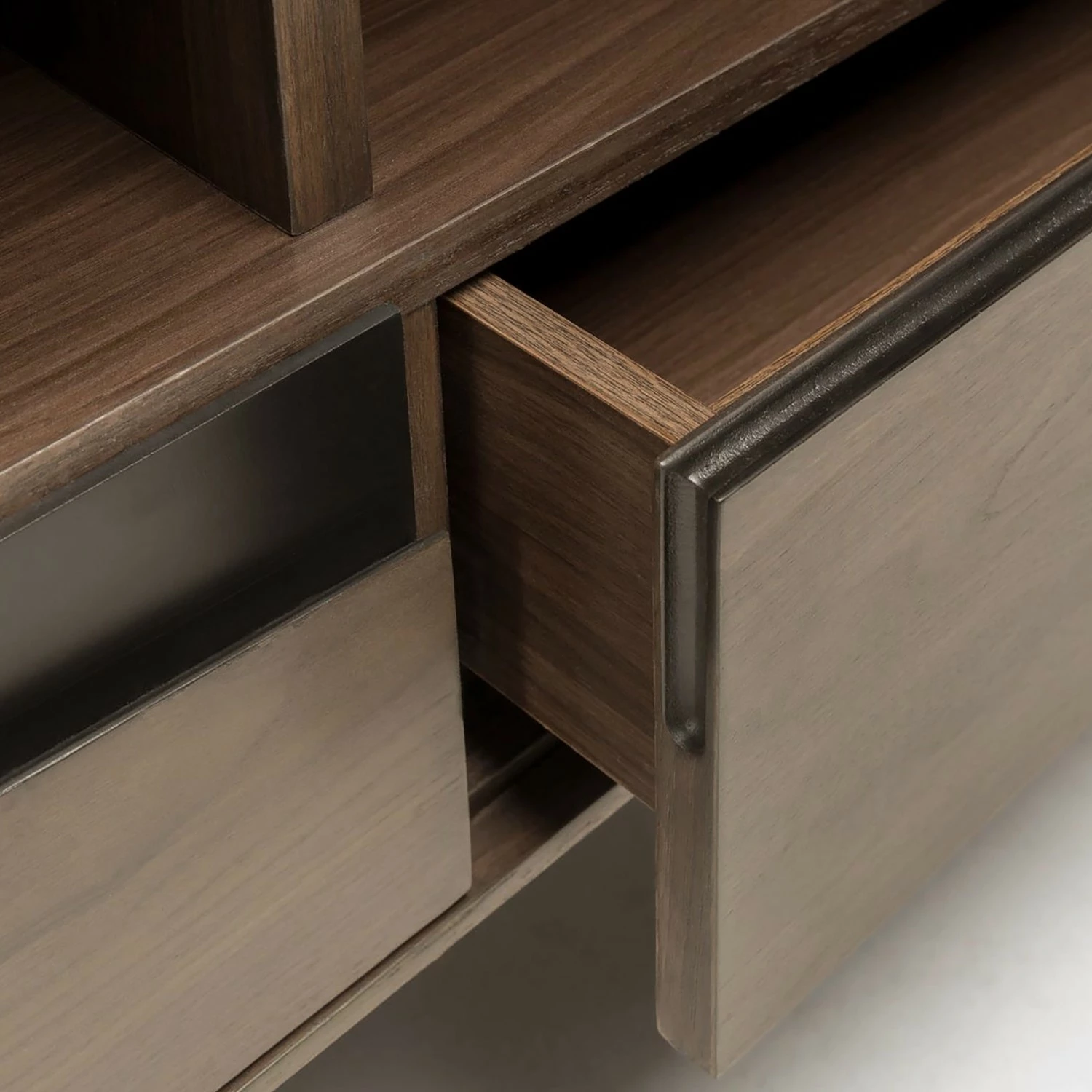 Red Living TV-Lowboard Kluuvi - Echtholzfurnier - Walnuss / Schwarz 10 Red Living TV-Lowboard Kluuvi - Echtholzfurnier - Walnuss / Schwarz – Bild 8