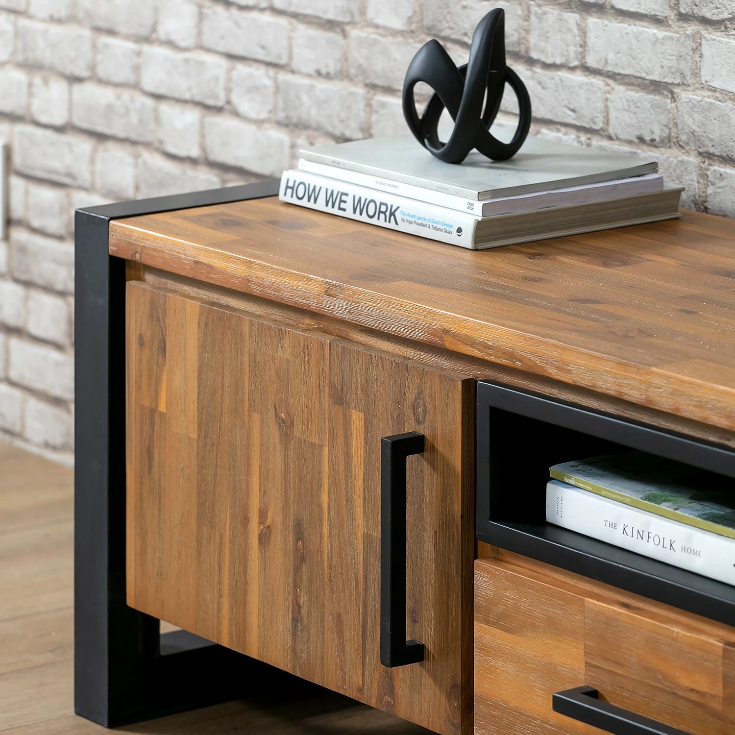 Ars manufacti TV-Lowboard Urban Industry II - Akazie teilmassiv / Metall - Akazie / Schwarz 15 Ars manufacti TV-Lowboard Urban Industry II - Akazie teilmassiv / Metall - Akazie / Schwarz – Bild 13
