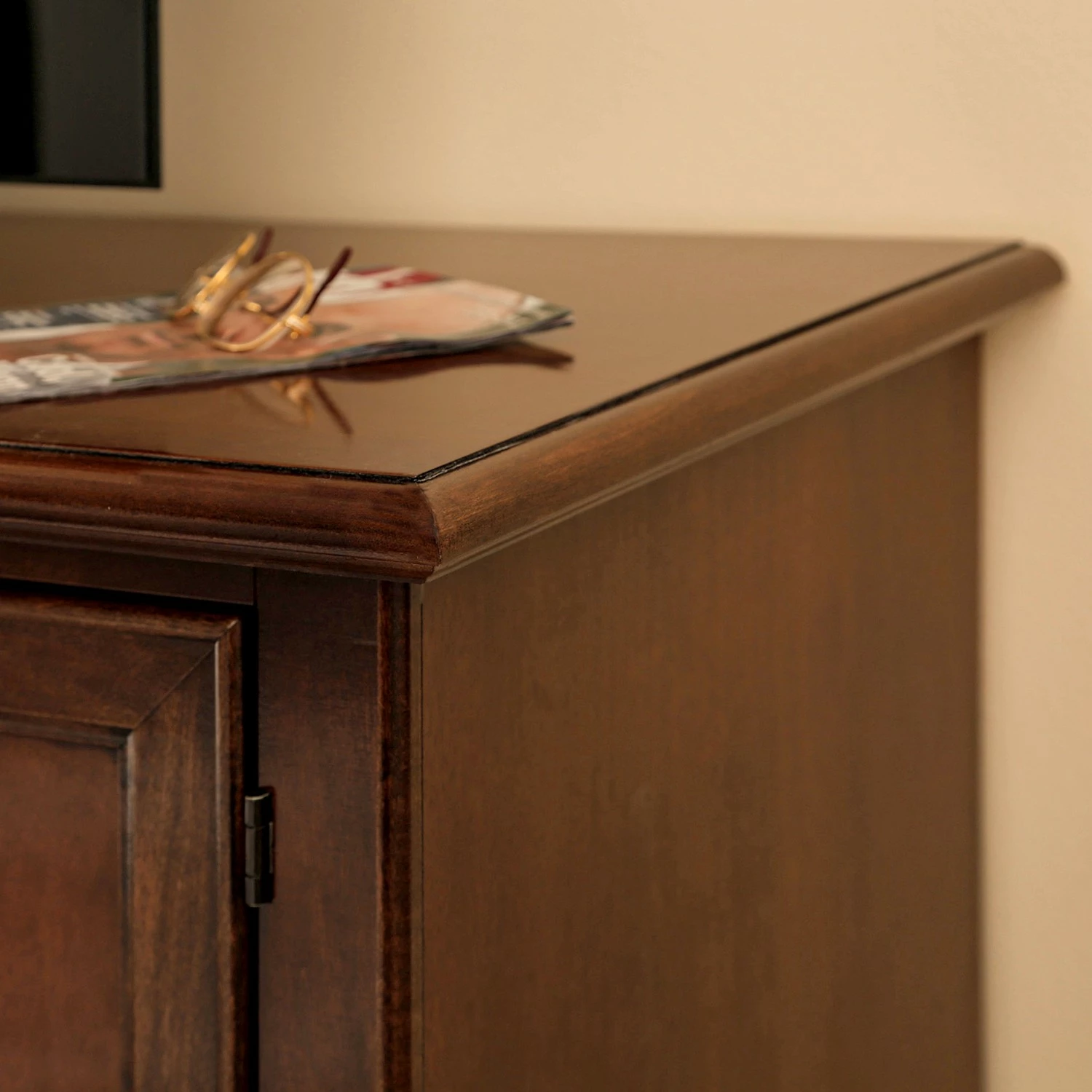 Ridgevalley TV-Lowboard Brieux I - Tulpenbaum teilmassiv - Tulpenbaum Antik 12 Ridgevalley TV-Lowboard Brieux I - Tulpenbaum teilmassiv - Tulpenbaum Antik – Bild 10