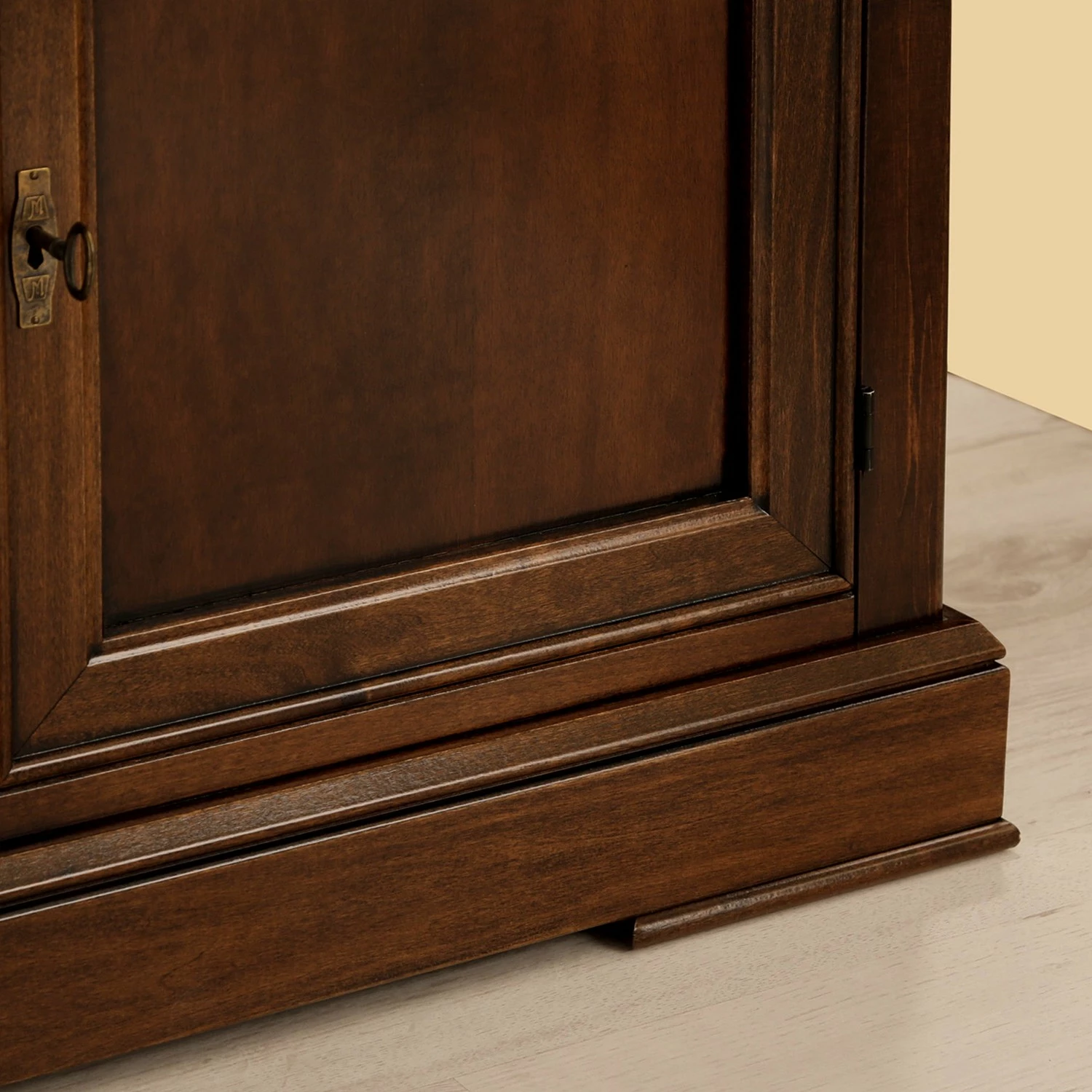 Ridgevalley TV-Lowboard Brieux I - Tulpenbaum teilmassiv - Tulpenbaum Antik 14 Ridgevalley TV-Lowboard Brieux I - Tulpenbaum teilmassiv - Tulpenbaum Antik – Bild 12