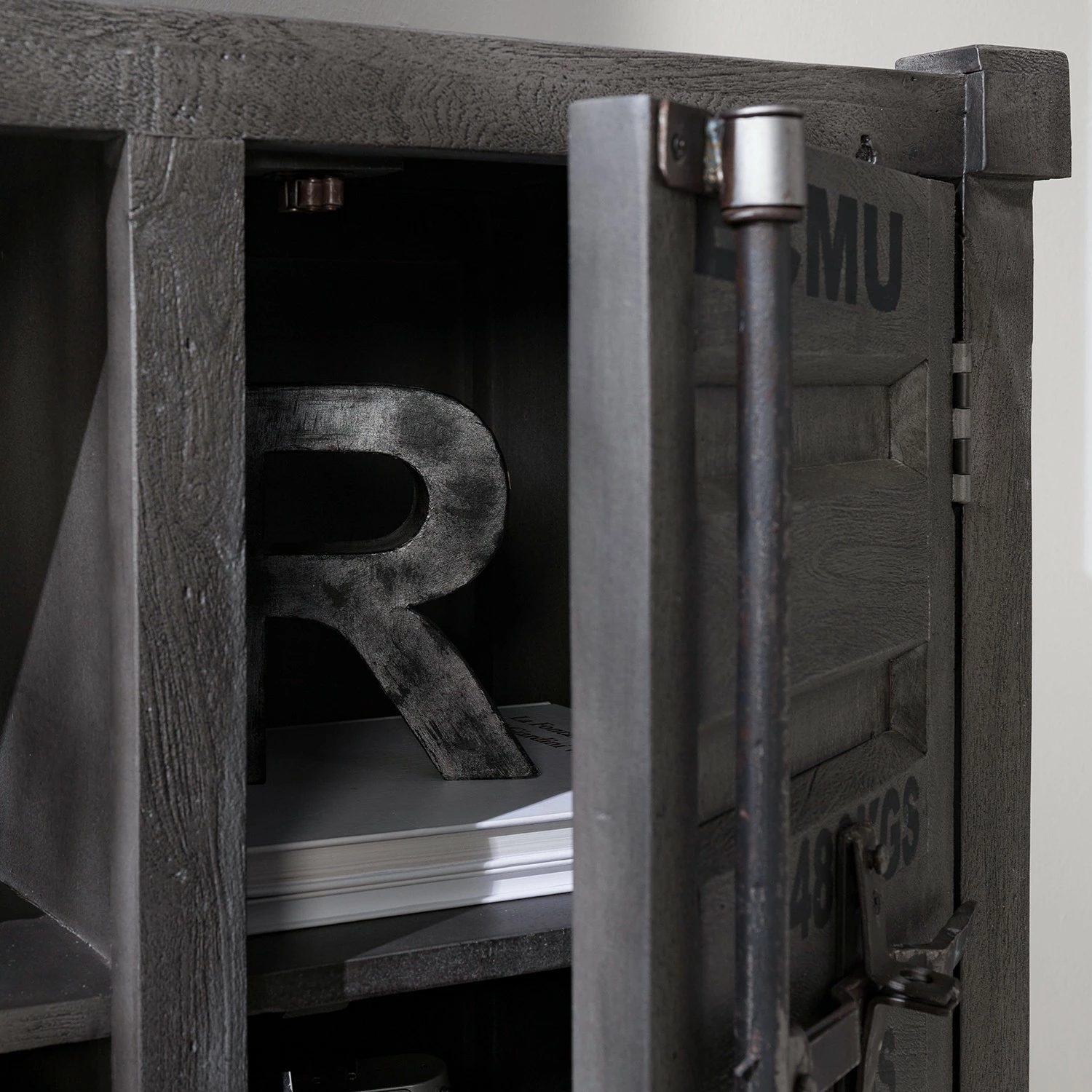 Wolf-Möbel TV-Lowboard Container I - Akazie massiv - Akazie Grau 15 Wolf-Möbel TV-Lowboard Container I - Akazie massiv - Akazie Grau – Bild 13