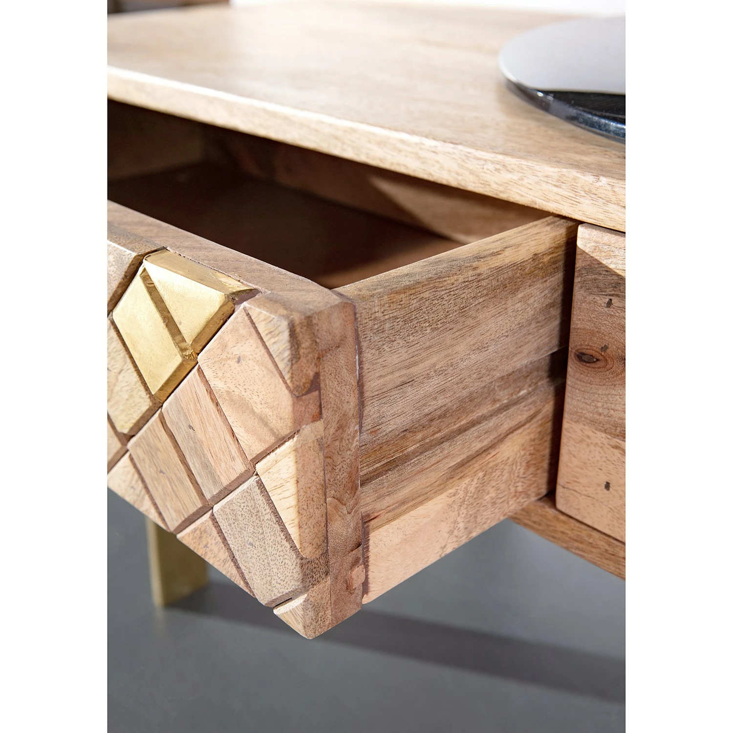 Naturoo TV-Lowboard Yearby - Mango massiv - Mango / Gold 8 Naturoo TV-Lowboard Yearby - Mango massiv - Mango / Gold – Bild 6