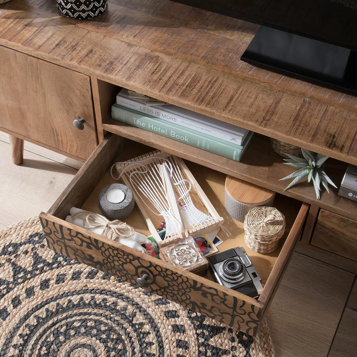 Ars manufacti TV-Lowboard Rygge II - Mango massiv 14 Ars manufacti TV-Lowboard Rygge II - Mango massiv – Bild 12