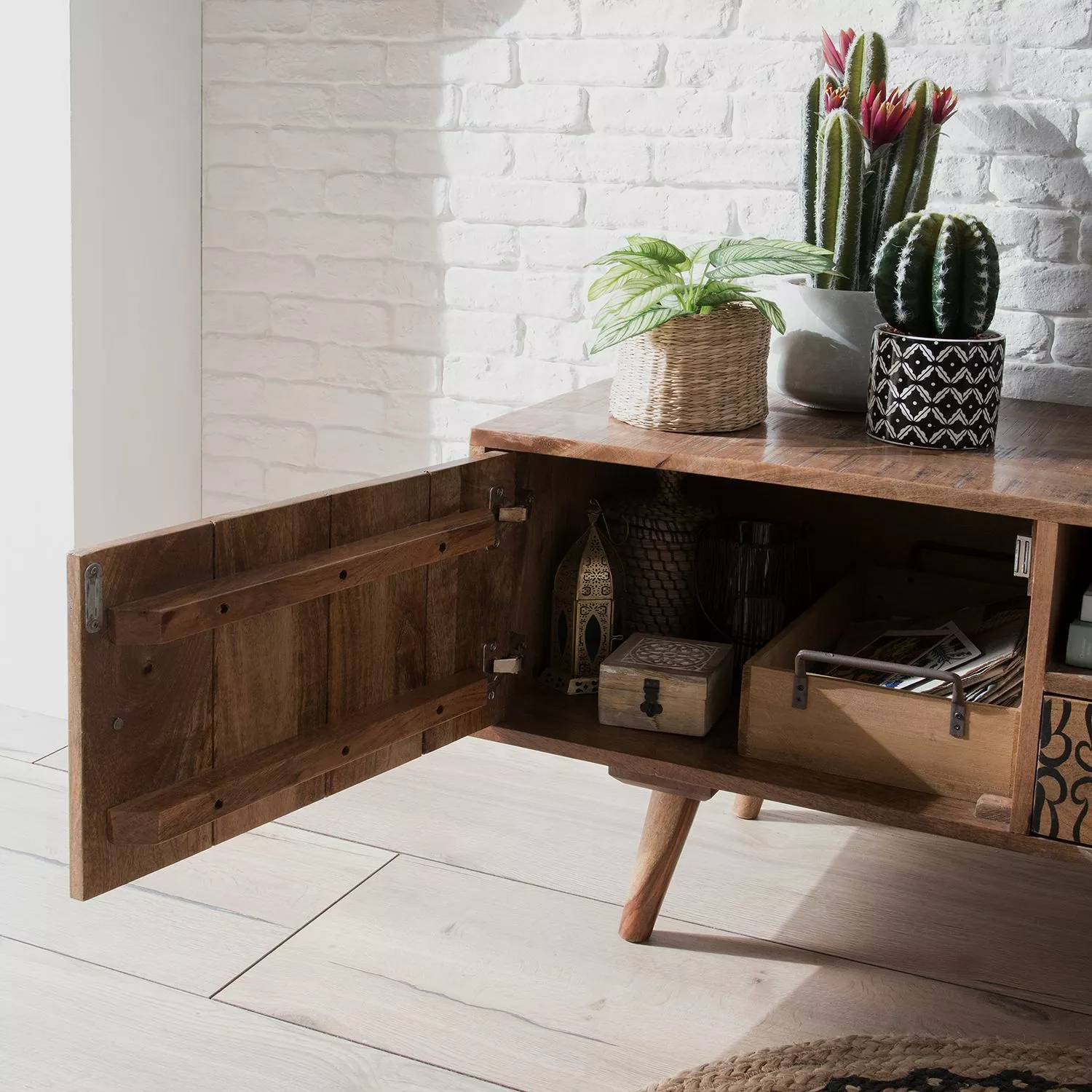 Ars manufacti TV-Lowboard Rygge II - Mango massiv 13 Ars manufacti TV-Lowboard Rygge II - Mango massiv – Bild 11