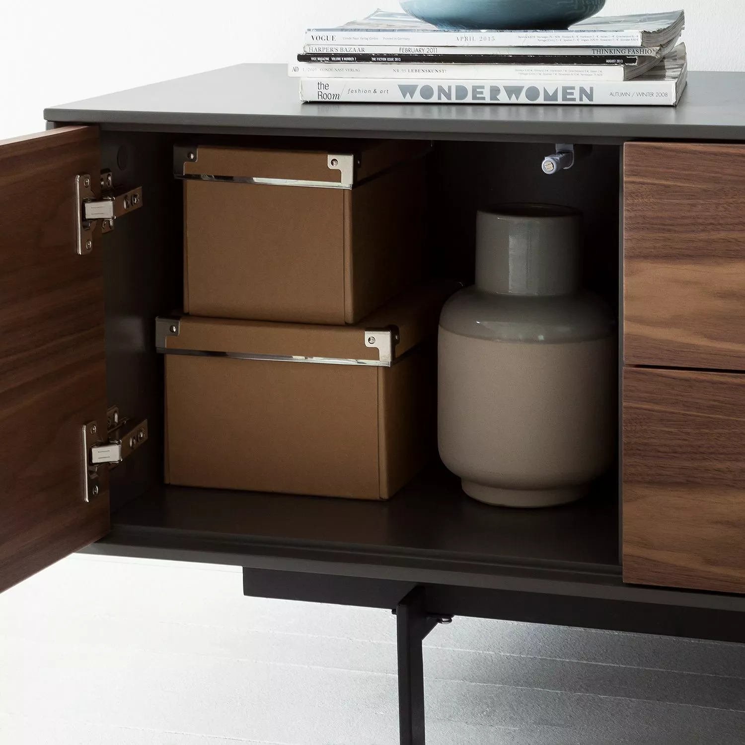 Studio Copenhagen TV-Lowboard Payara - Echtholzfurnier - Walnuss / Anthrazit 13 Studio Copenhagen TV-Lowboard Payara - Echtholzfurnier - Walnuss / Anthrazit – Bild 11